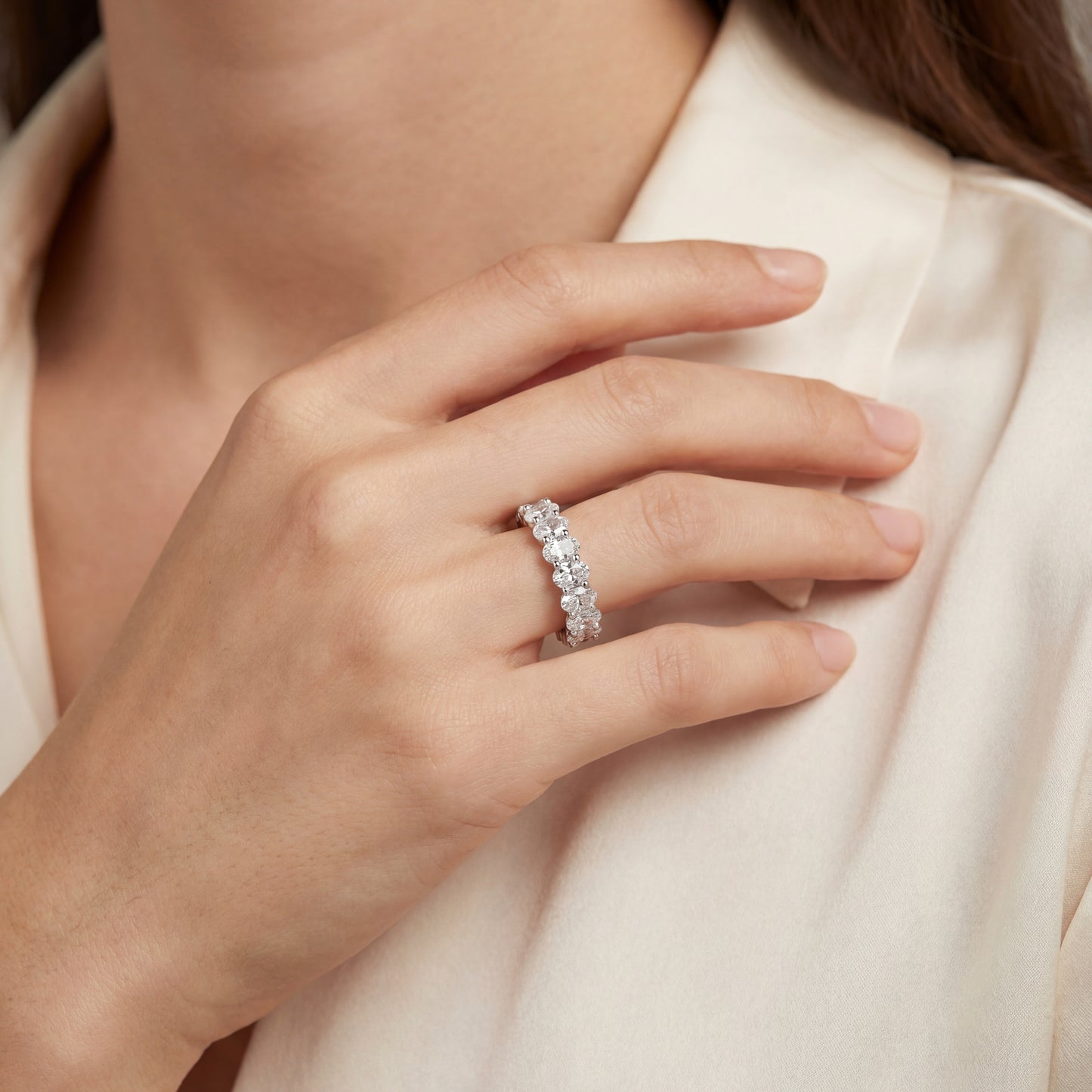 14k White Gold Oval Diamond Band