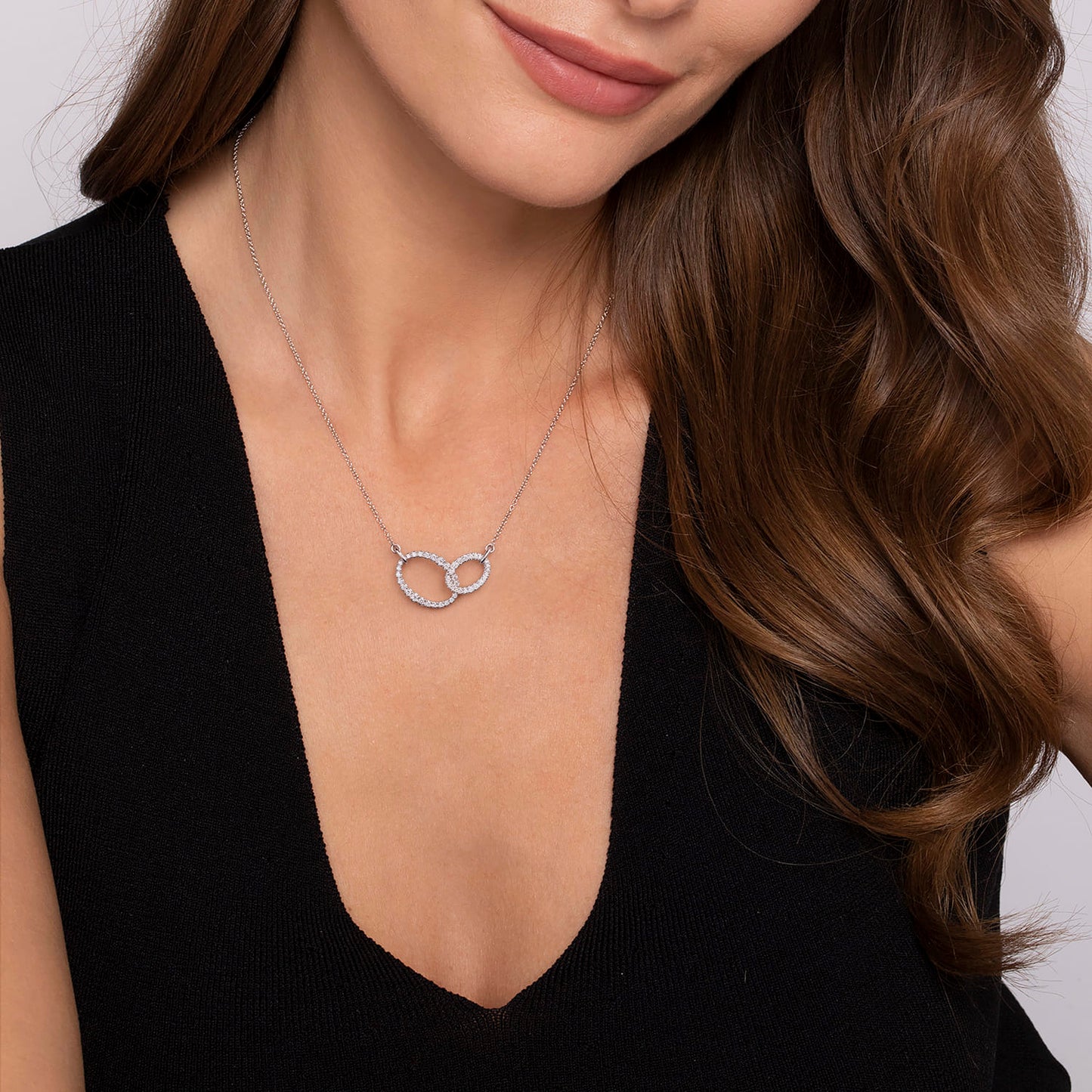 14K White Gold Diamond Interlocking Oval Link Diamond Necklace